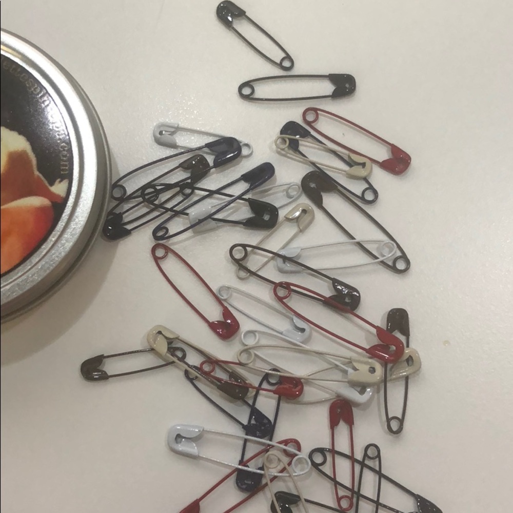 Pin ups - Picture 4 of 4